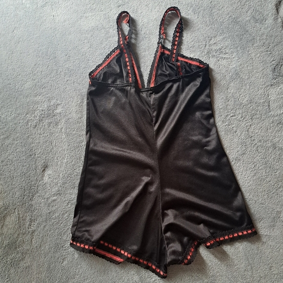 Vtg. 1960's Dupont Nylon Black and Red Rosette Teddy Sm - Picture 12 of 14